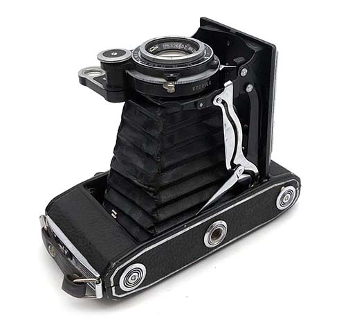 Collectible KMZ MOSKVA 2 camera 6x9cm Zeiss Super Ikonta copy with